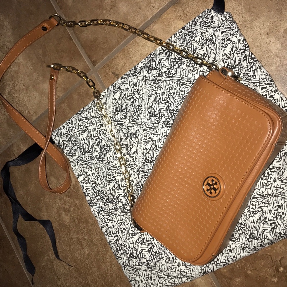Gently used TB Robinson Perforated crossbody!